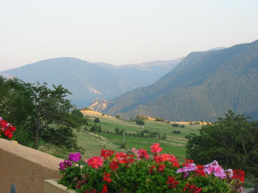Aux Quatre Saisons Axat Bed & Breakfast Eksteriør bilde