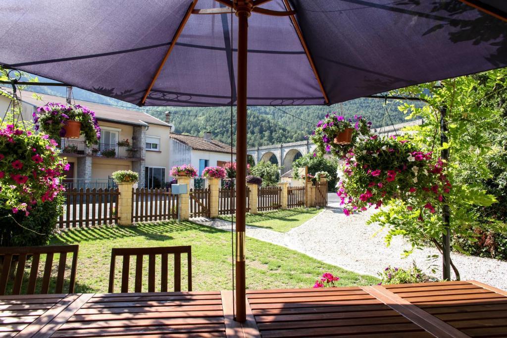 Aux Quatre Saisons Axat Bed & Breakfast Eksteriør bilde