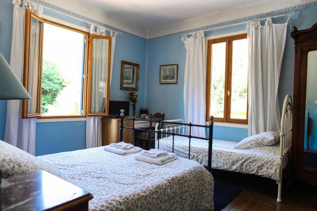 Aux Quatre Saisons Axat Bed & Breakfast Rom bilde