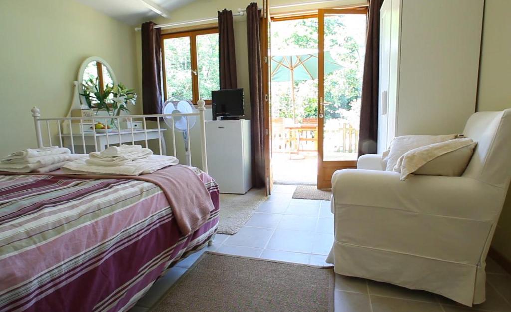 Aux Quatre Saisons Axat Bed & Breakfast Rom bilde